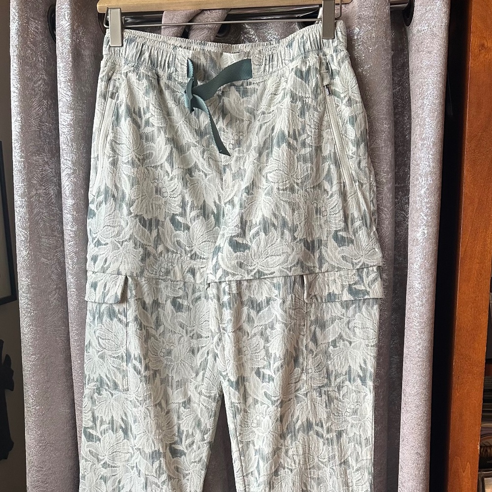 ATHLETA TREKKIE CONVERTIBLE FLORAL LACE HIKE PANTS IN ETHEREAL BLOOM